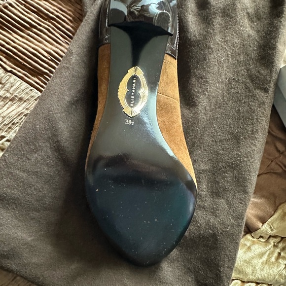 Suede peep toe pumps. Elie Tahari - Picture 4 of 4